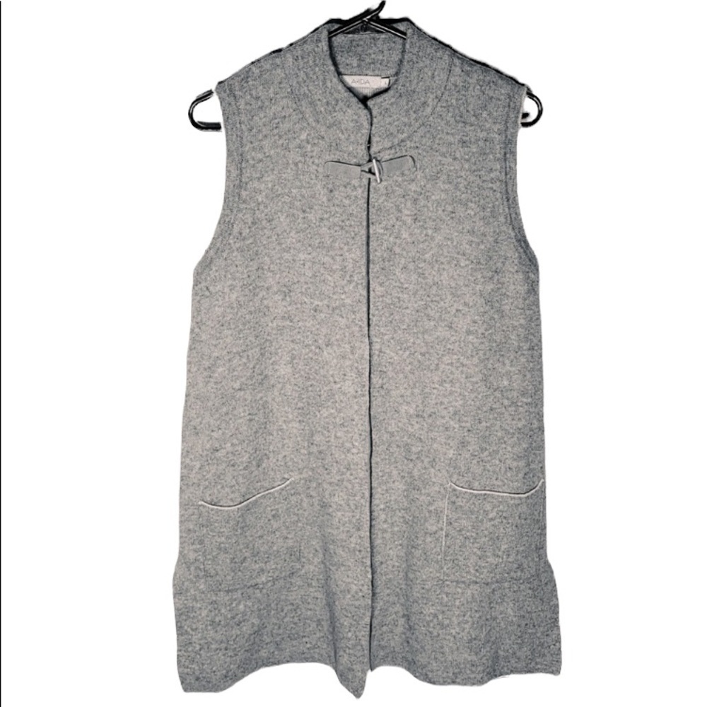 A.Aida wool toggle button sleeveless cardigan
